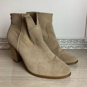 Vince Camuto beige block heel booties size 9.5M